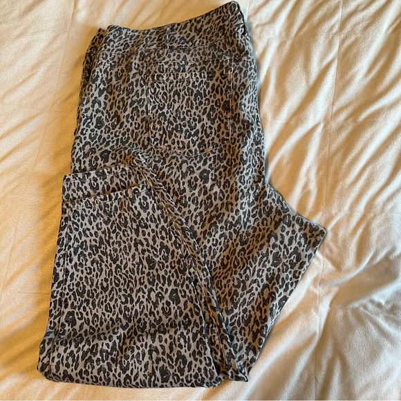 Torrid 30t 30 tall grey Leopard Jegging - Picture 5 of 5